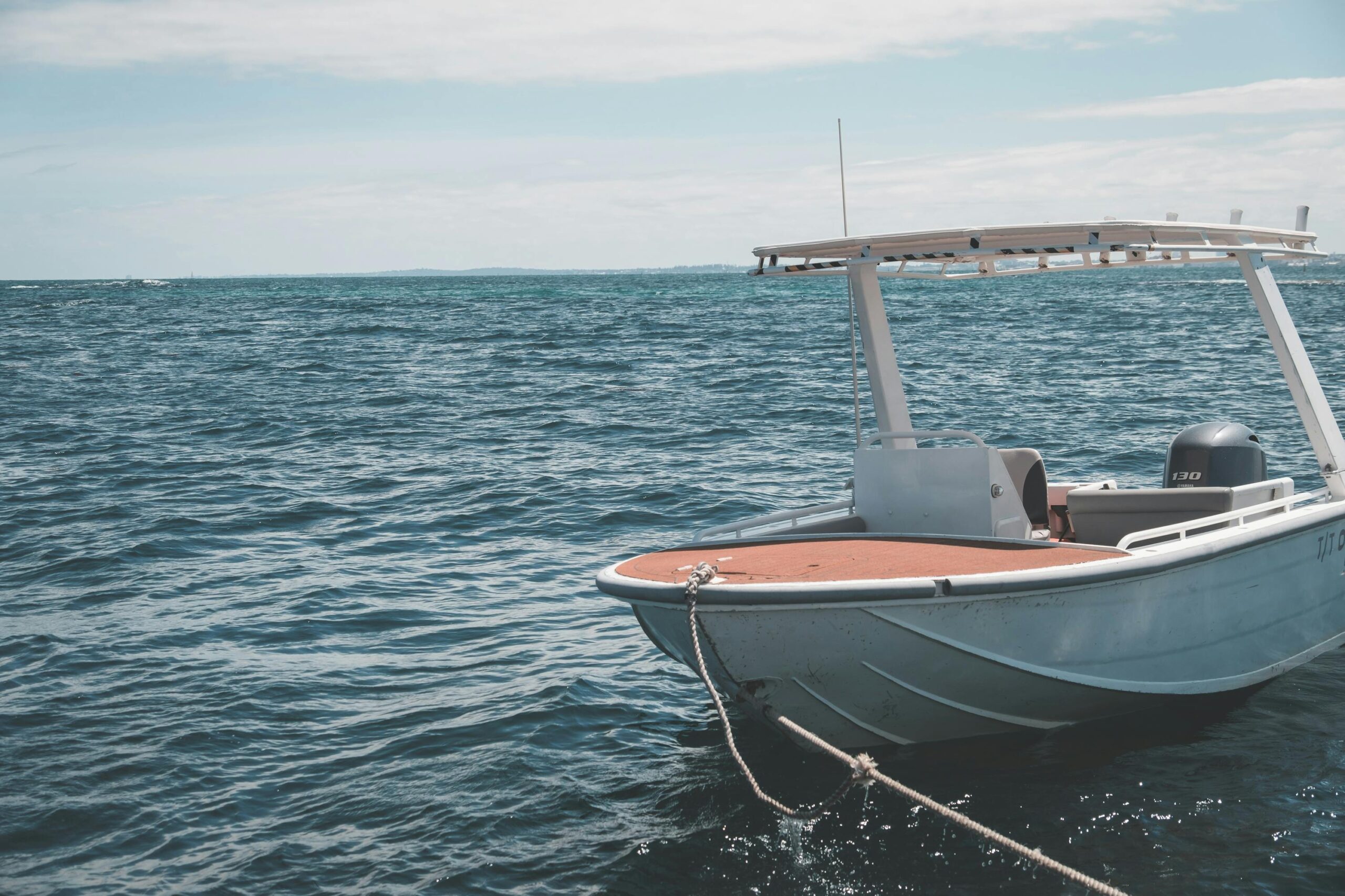 Barca de pesca amarrada en Huelva